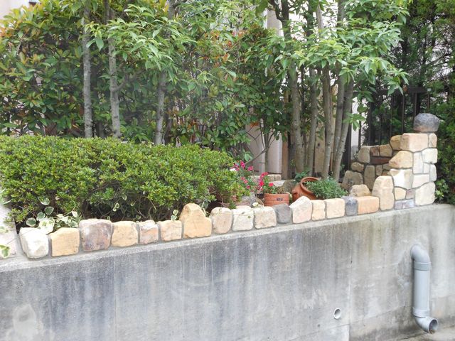 玄関横の植え込みスペース
